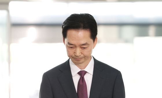 첫 출근 인사하는 김지용 중수총장 후보자