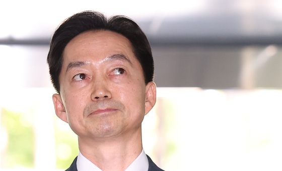 생각에 잠긴 김지용 중수청장 후보자
