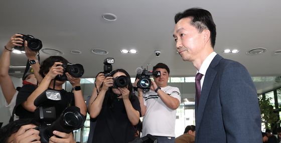 김지용 중수청장 후보자 첫 출근에 쏠린 눈
