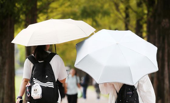 아직 한낮엔 뙤약볕