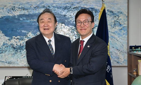 정대철 헌정회장 예방하는 김민석 대표