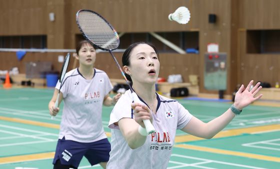 공개 훈련하는 여자 복식 김혜정·이연우