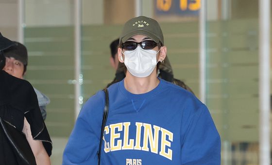 뷔, 공항패션은 반바지