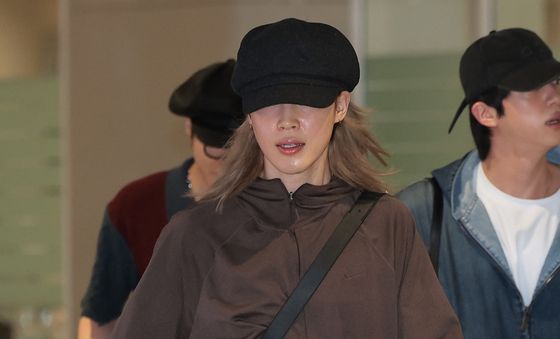 지민, 분위기 있는 가을 남자