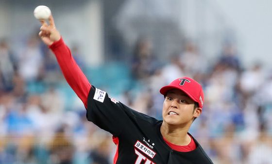 역투하는 시라카와