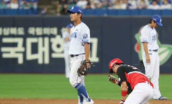 '폭투' 하주석 2루까지