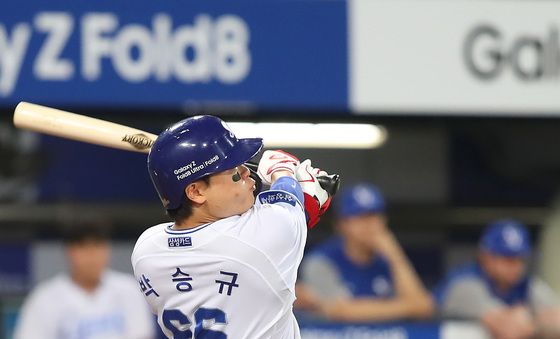 박승규, 투런포 쾅!