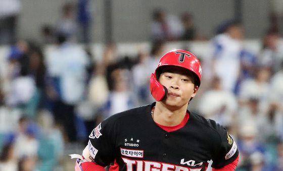 KIA 박재현, 9회 1점 홈런 '추격'