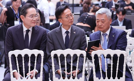 MOU 서명식 참석한 이재용 회장