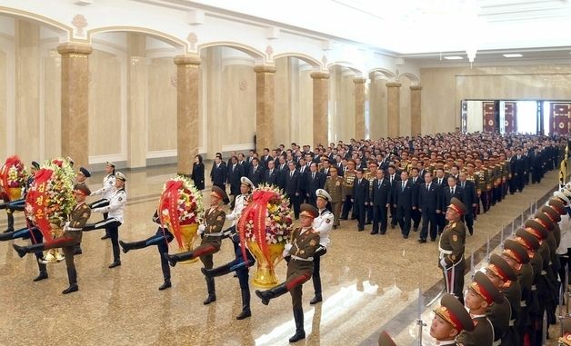 北 당·정·군 간부들, 9·9절 맞아 금수산태양궁전 참배