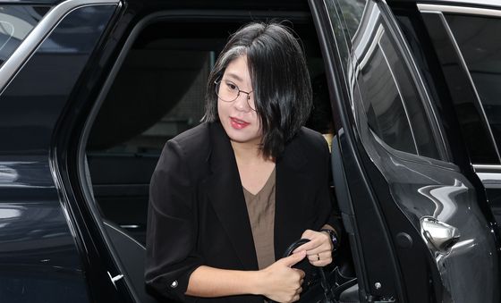 차량에서 내리는 용혜인 장관 후보자