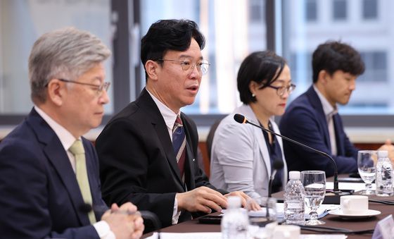 개회사 하는 김영훈 장관