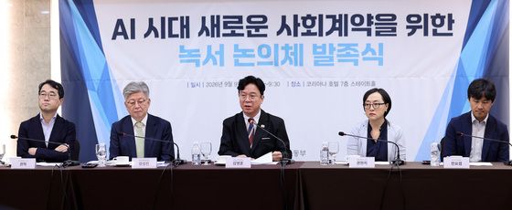 개회사 하는 김영훈 고용노동부 장관