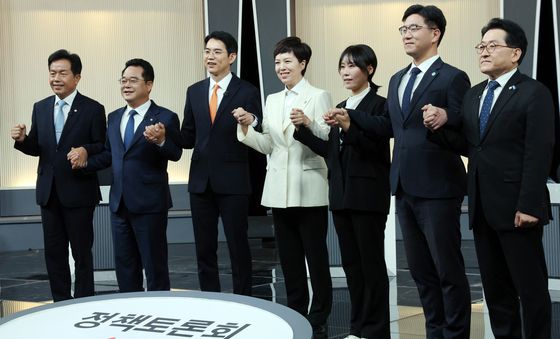 7개 정당 토론자들, 정책토론회서 한자리