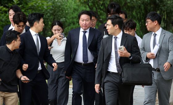 국회 경제대도약위 출범식 참석하는 최태원 회장