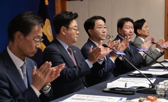 경제대도약위원회 출범식 자리한 조정식·최태원