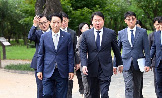 '경제대도약위원회' 공동위원장에 조정식 의장·최태원 회장