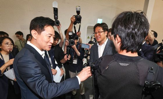 스타트업 축제 둘러보는 오세훈 서울시장