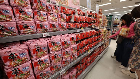 "라면·만두 등 최대 64% 싸게"…추석 앞두고 할인 판매