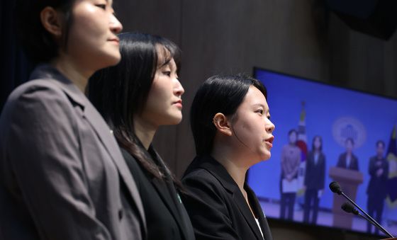 당 의혹 관련 반박하는 기본소득당 대변인단