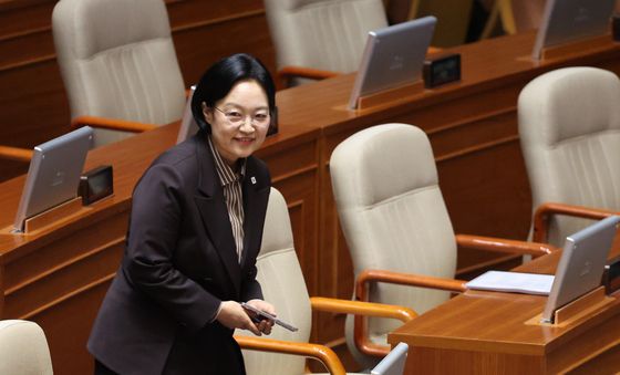 본회의 참석하는 한성숙 국무총리
