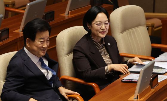 대화 나누는 한성숙·정동영