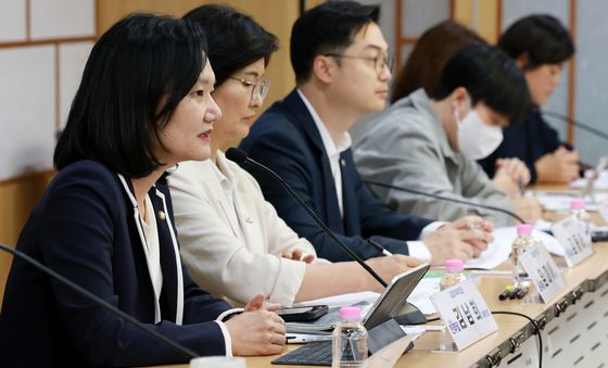 경찰 수사 피해자, 지원단체 간담회서 발언하는 김남희 단장