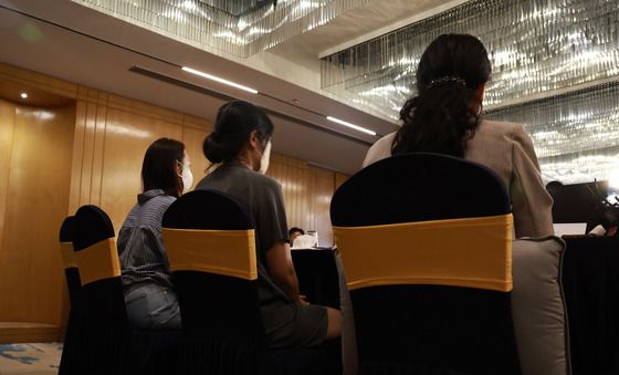 수색 과정 입장 밝히는 남동발전 실종자 가족