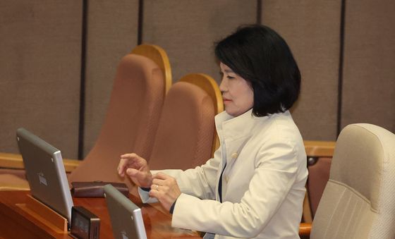 본회의 자리한 이진숙 의원