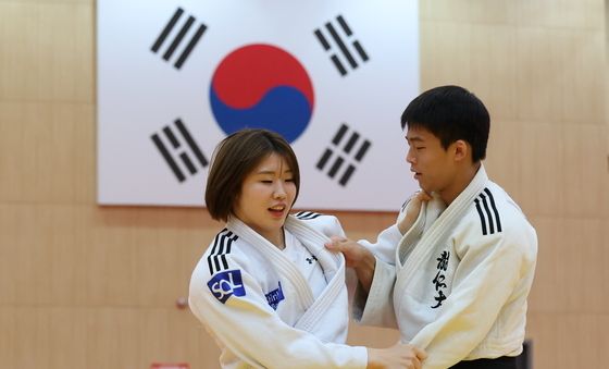구슬땀 흘리는 허미미