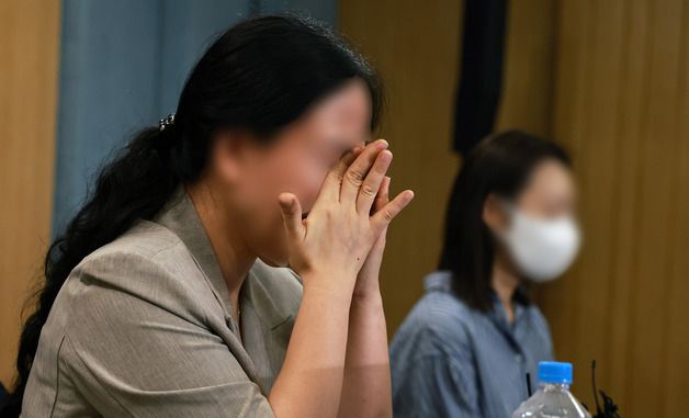 슬픔에 잠긴 실종자 가족