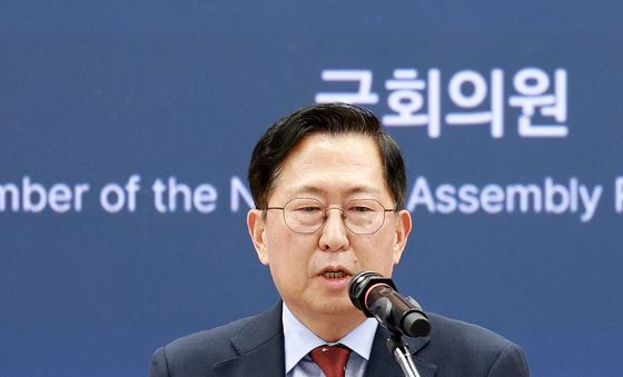 개회사하는 유용원 의원