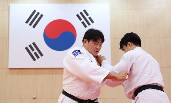 훈련하는 김민종