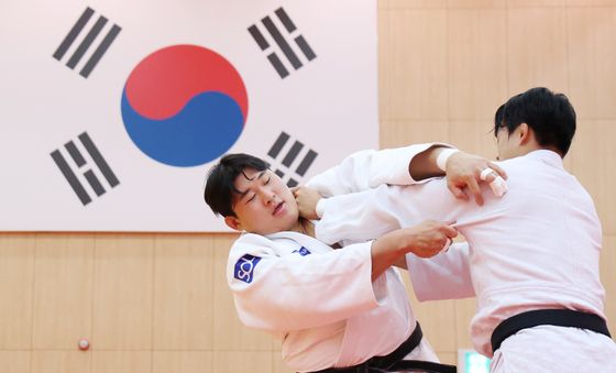 아시안게임 앞두고 훈련하는 김민종