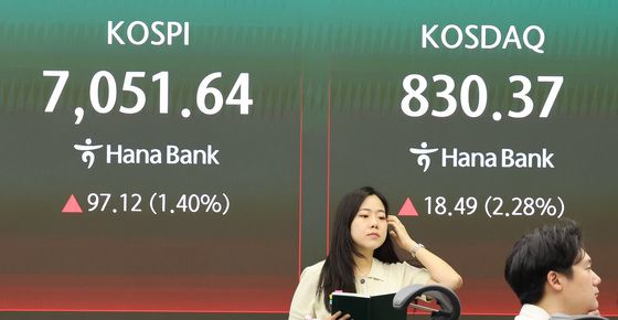 코스피 1.4% 상승  7,000피 탈환