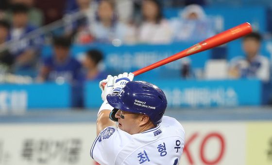 최형우, 첫 타석 안타