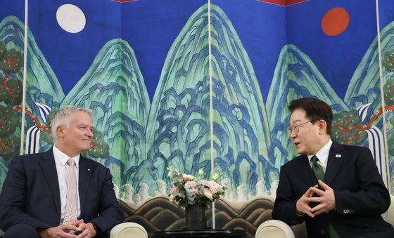 이재명 대통령, 마티아스 코먼OECD 사무총장 면담