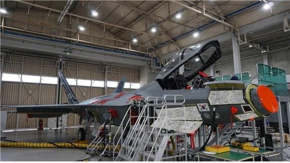한국형 전투기 KF-21, AESA 레이더 탑재 비행시험 착수 - 뉴스1