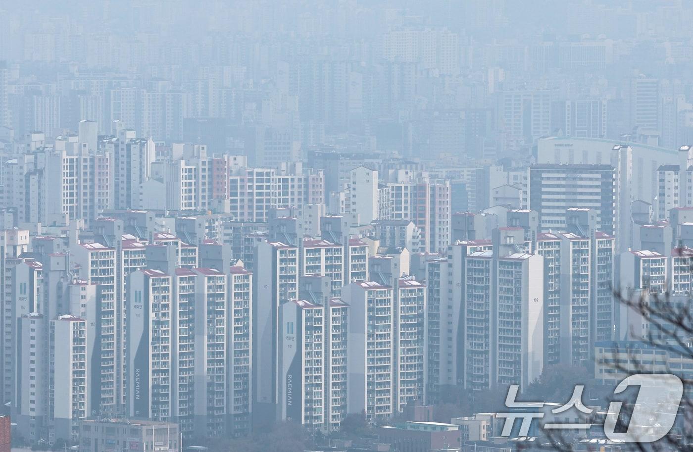 서울·수도권 분양 단지에는 수만 명이 몰리는 반면, 지방 일부 단지는 청약 미달이 이어지며 분양 시장 양극화가 심화되고 있다./뉴스1 ⓒ News1 구윤성 기자