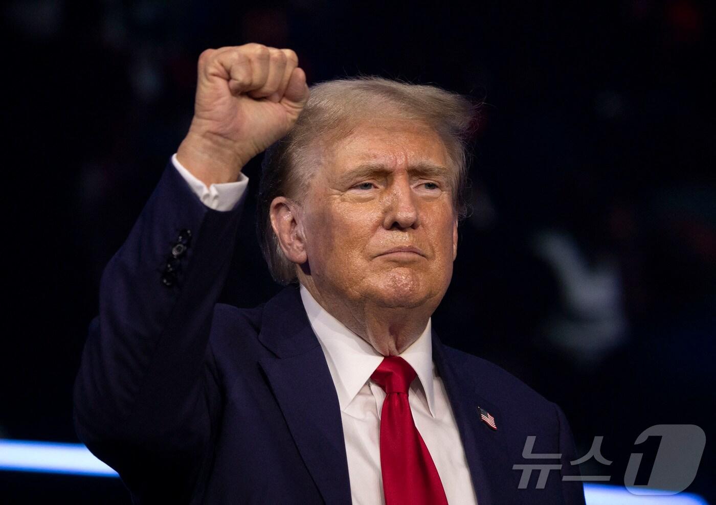 도널드 트럼프 전 미국 대통령이 15일(현지시간) 미시간주 디트로이트의 극우 모임인 ‘터닝 포인트 액션’이 마련한 ‘국민 전당대회’에 참석해 기조 연설을 하고 있다. 2024.06.16 ⓒ AFP=뉴스1 ⓒ News1 우동명 기자
