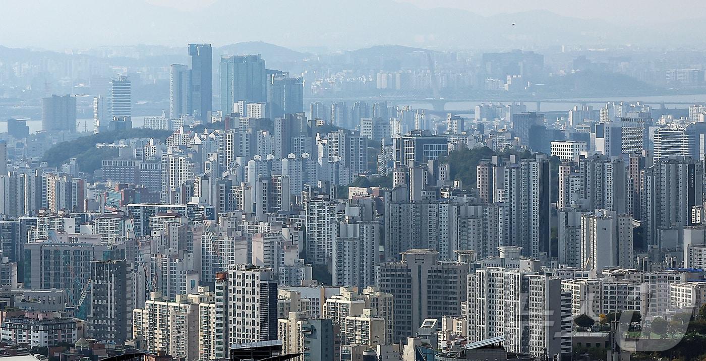 서울 중구 남산에서 바라본 아파트 단지. 2025.10.19/뉴스1 ⓒ News1 김진환 기자