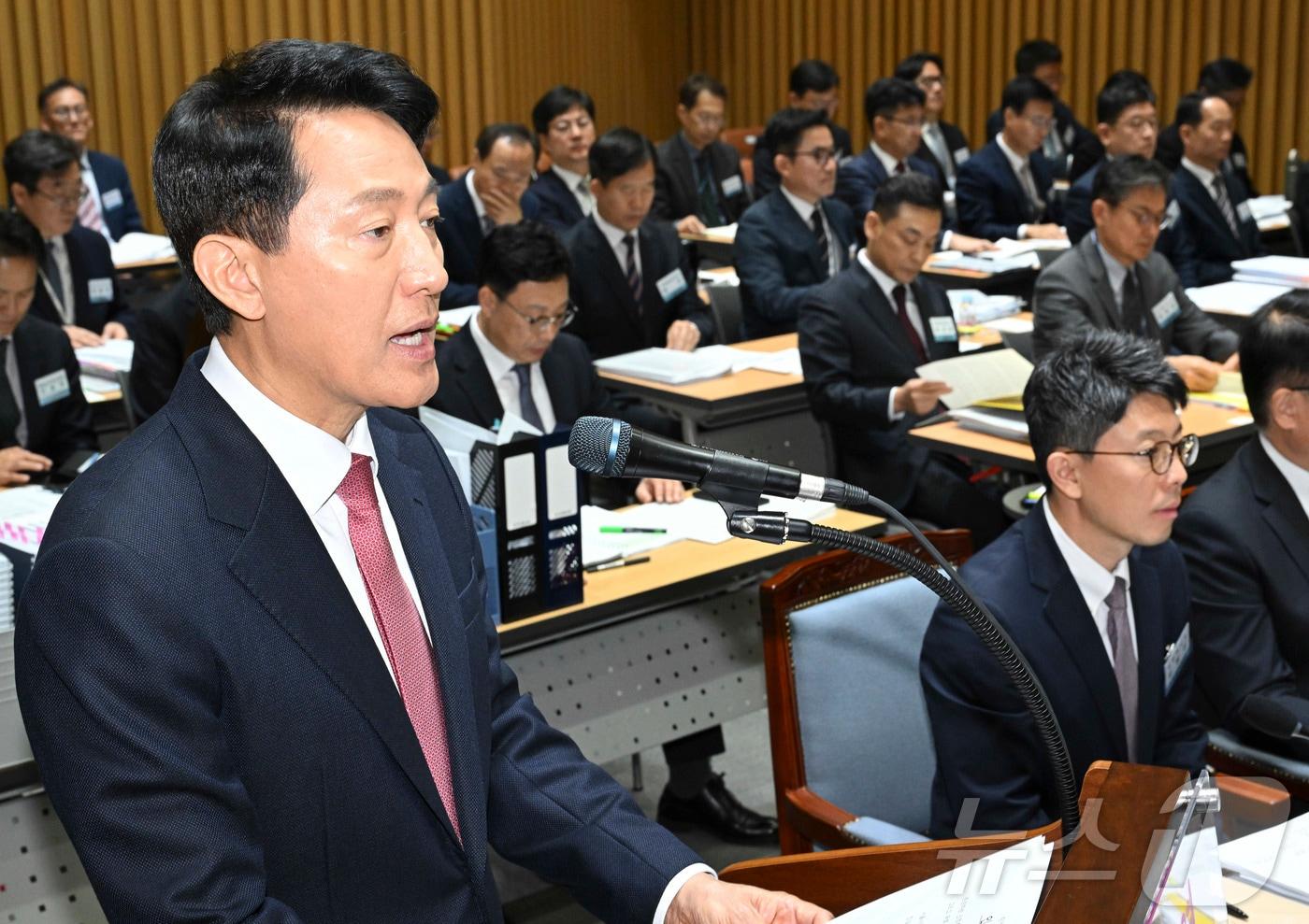 오세훈 서울시장이 23일 서울 중구 서울시청에서 열린 국회 행정안전위원회의 서울시에 대한 국정감사에서 업무보고를 하고 있다. (공동취재) 2025.10.23/뉴스1 ⓒ News1 황기선 기자