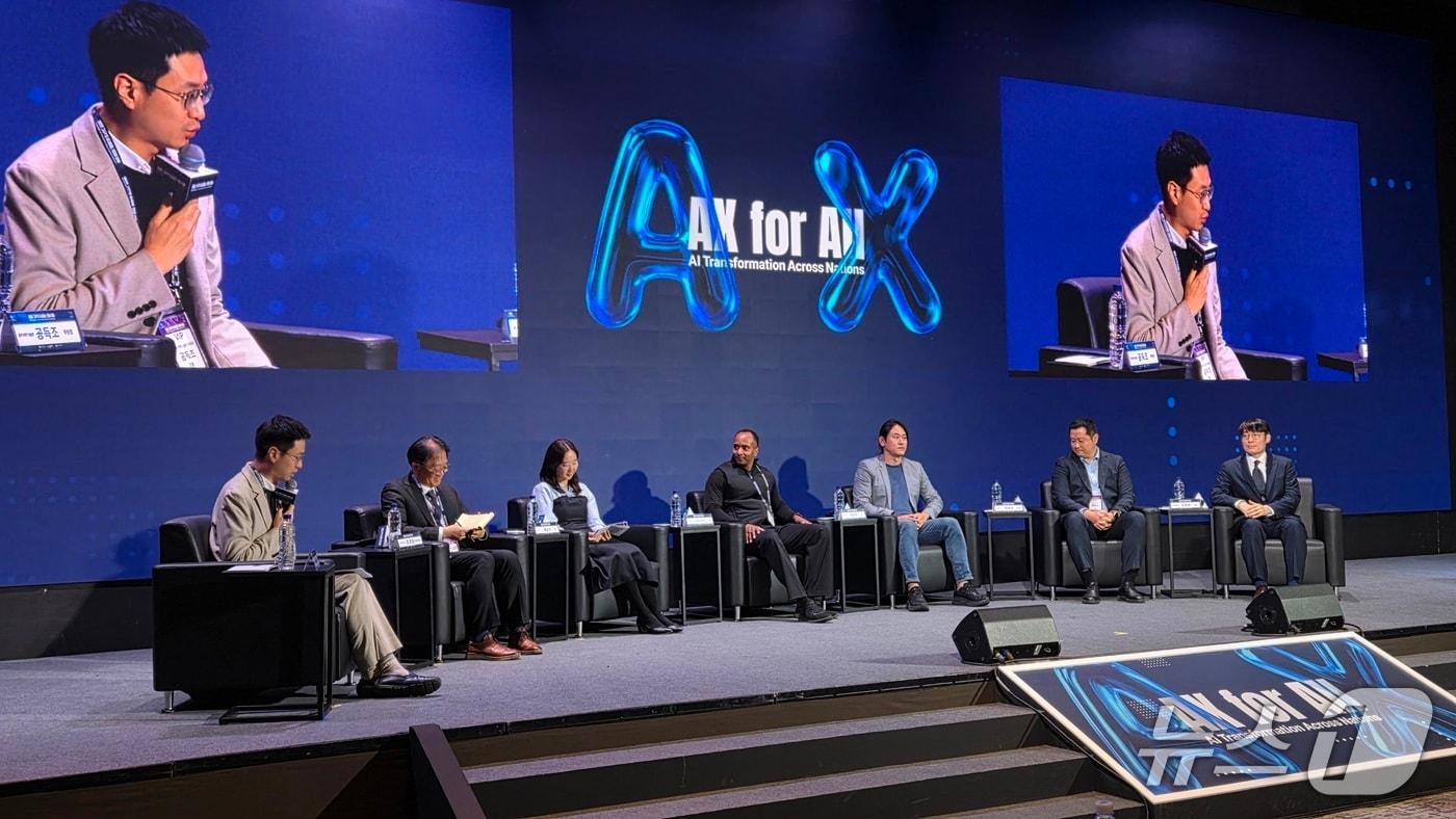 28일 APEC 정상회의 주간 공식 부대행사로 열린 '글로벌 초격차 테크 콘퍼런스'에서 '한국의 AI 대전환과 혁신 AI 스타트업' 주제로 열린 패널토론 2025.10.28 ⓒ뉴스1 이정후 기자