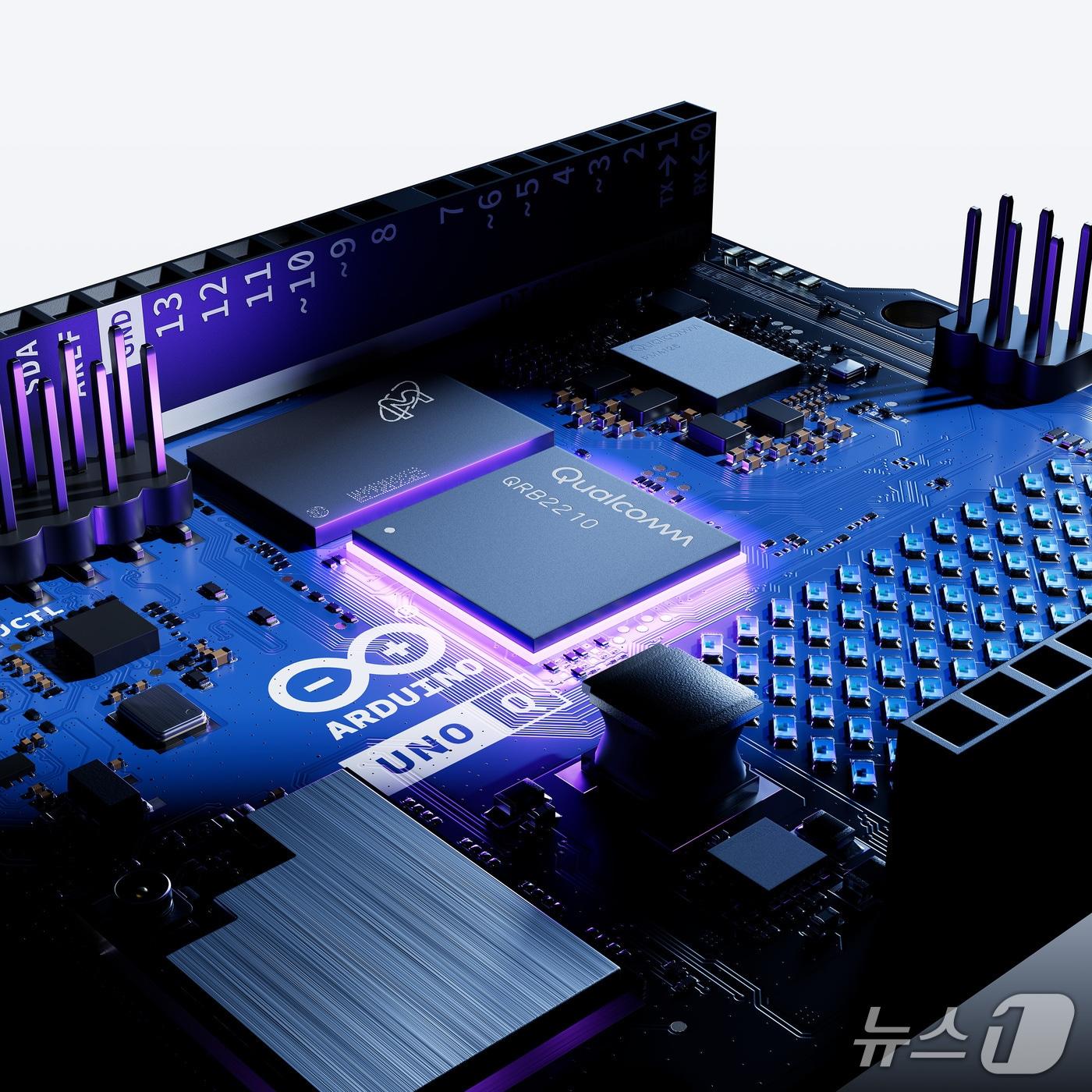 본문 이미지 - ARDUINO UNO Q + Qualcomm Dragonwing QRB2210(퀄컴 테크놀로지스 제공)