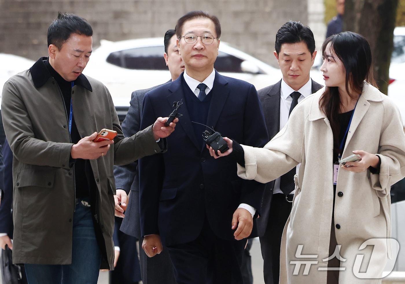 내란 중요임무 종사 및 직권남용 혐의로 구속영장이 청구된 박성재 전 법무부 장관이 13일 오전 서울 서초구 서울중앙지법에서 열린 구속 전 피의자 심문(영장실질심사)에 출석하고 있다. 2025.11.13/뉴스1 ⓒ News1 김민지 기자