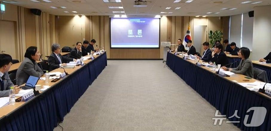 본문 이미지 - 12일 오후 국가과학기술자문회의와 바른 과학기술사회 실현을 위한 국민연합(과실연)는 '과학기술 분야 공공연구기관 인력 운영 개선 토론회'를 개최했다. 2025.12.12/뉴스1(국가과학기술자문회의 제공)