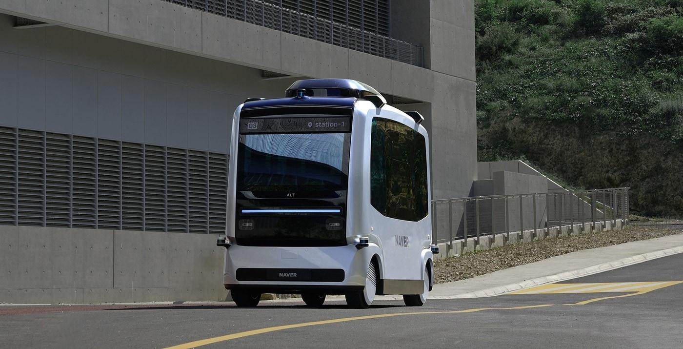 네이버의 자체 데이터센터 '각 세종' 도로에서 운행 중인 네이버랩스의 자율주행 셔틀 '알트비'(ALT-B) (네이버랩스 홈페이지 갈무리)