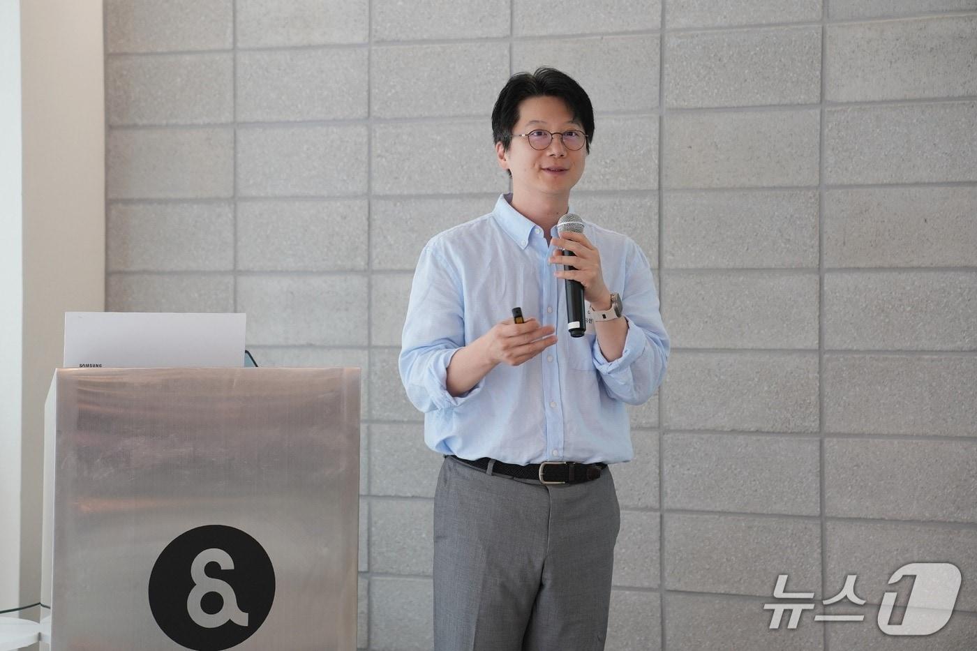 노유헌 이모코그 대표가 15일 카카오벤처스 브라운백 미팅에서 발표를 하고 있다.(카카오벤처스 제공)