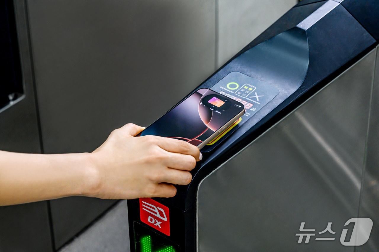 본문 이미지 - 애플페이 티머니 교통카드(애플 제공)/뉴스1