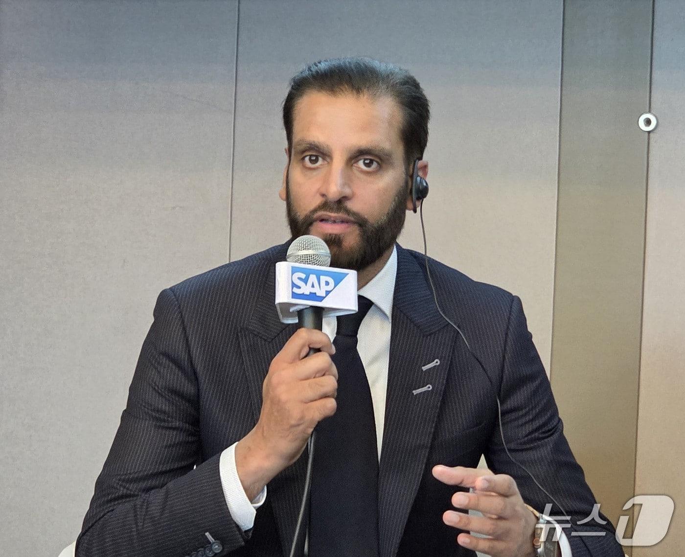 본문 이미지 - 이르판 칸 SAP HANA 데이터베이스·애널리틱스 사장 겸 최고제품책임자 SAP 나우 AI 투어 코리아 기자간담회에서 발언하고 있다. 2025.7.15 뉴스1 ⓒ News1 김민석 기자